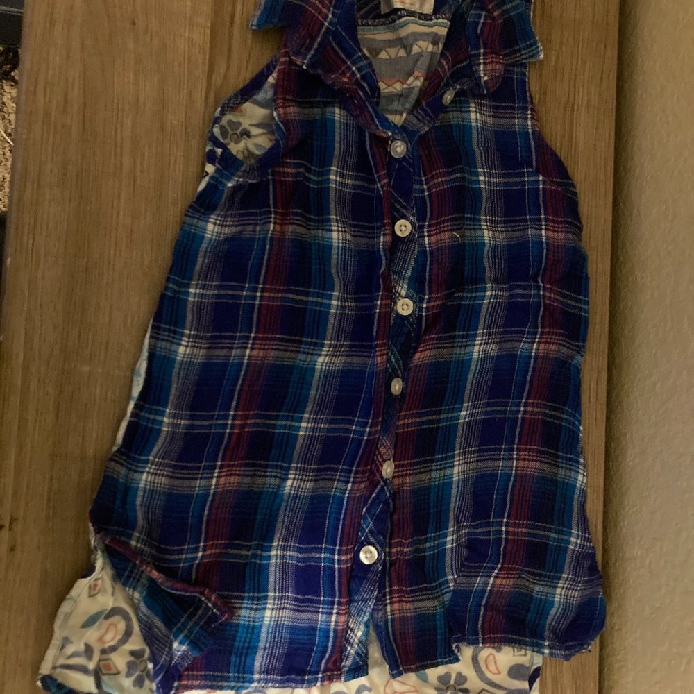 Justice Sleeveless Button Up Plaid Shirt Top Blue and White 8 Rayon Floral Back